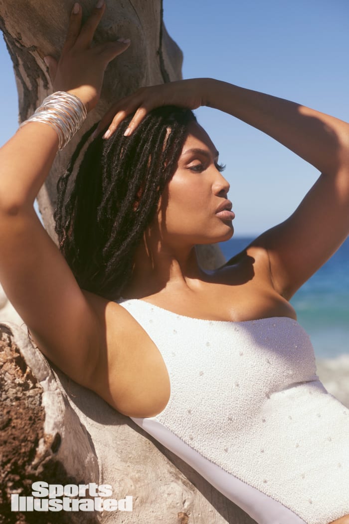 SI2022_Dominica_Leyna_Bloom_SHOT_07_115_WMweb